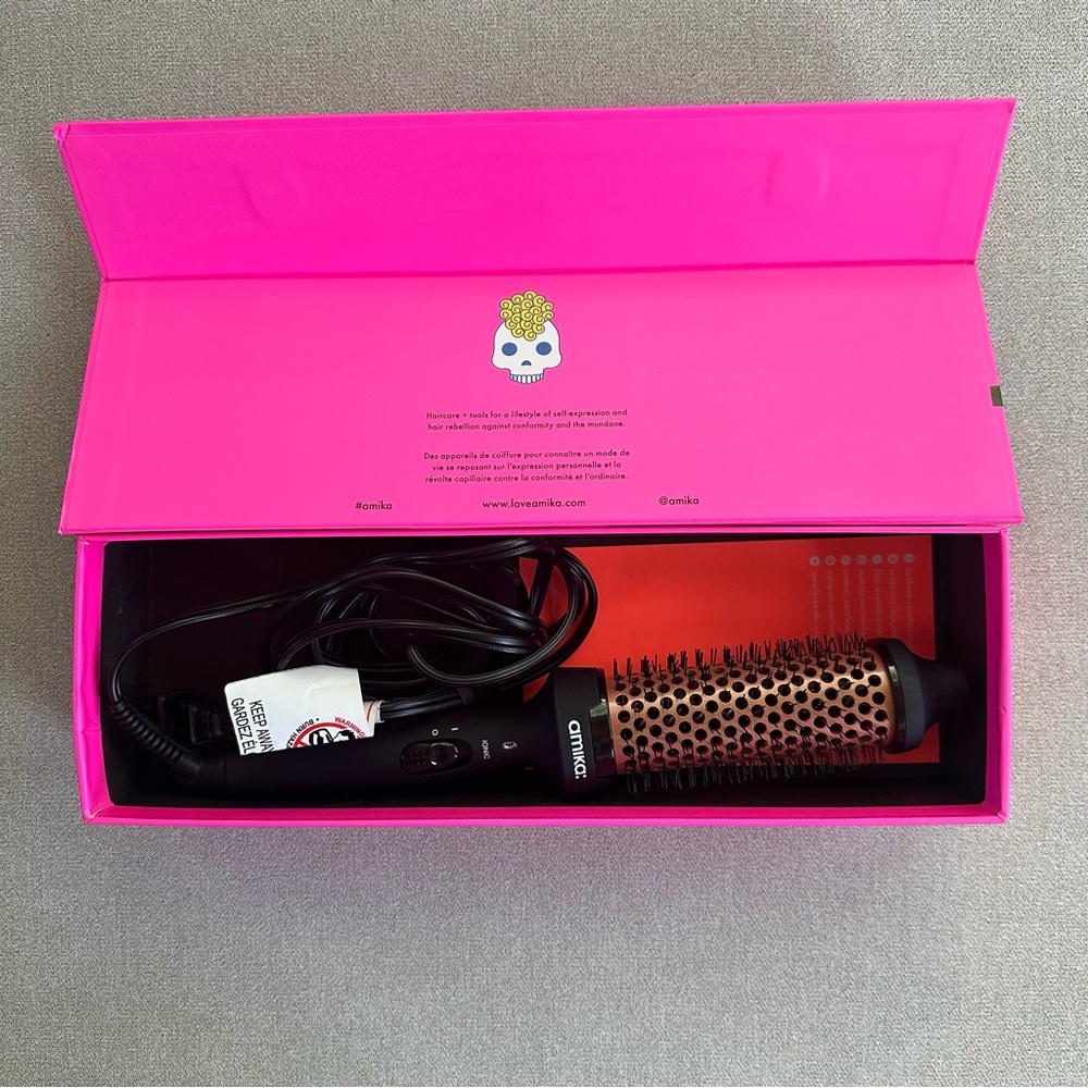 Amika Blowout Babe Thermal Brush - Picture 2 of 3